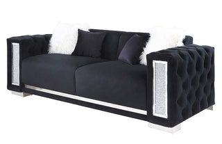 Trislar Sofa W/4 Pillows